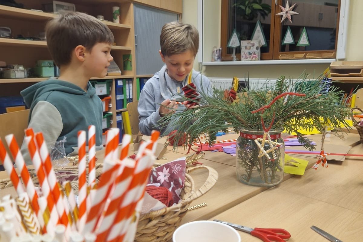 Titelbild für Beitrag: Adventsbastelnachmittag voller Kreativität und Weihnachtszauber