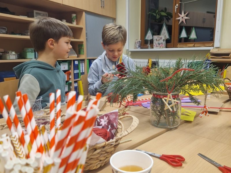 Titelbild für Beitrag: Adventsbastelnachmittag voller Kreativität und Weihnachtszauber