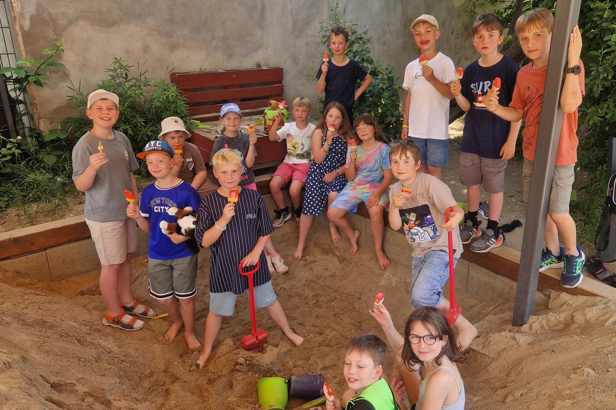 Titelbild für Beitrag: Eine süße Überraschung an einem heißen Schultag