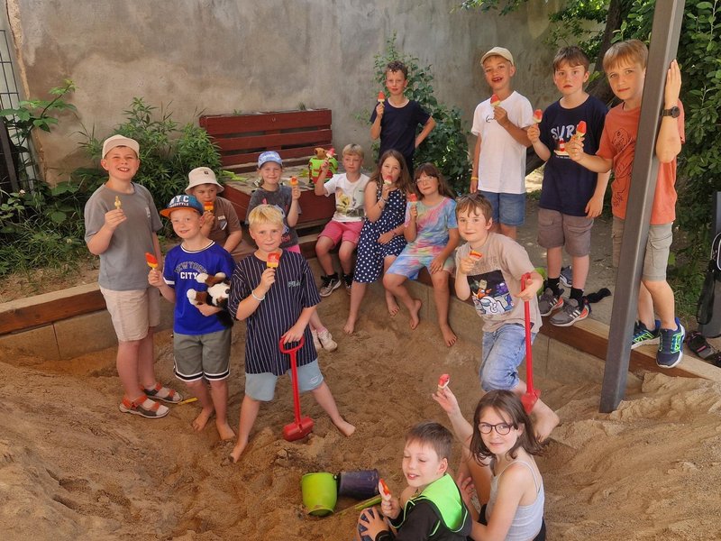 Titelbild für Beitrag: Eine süße Überraschung an einem heißen Schultag