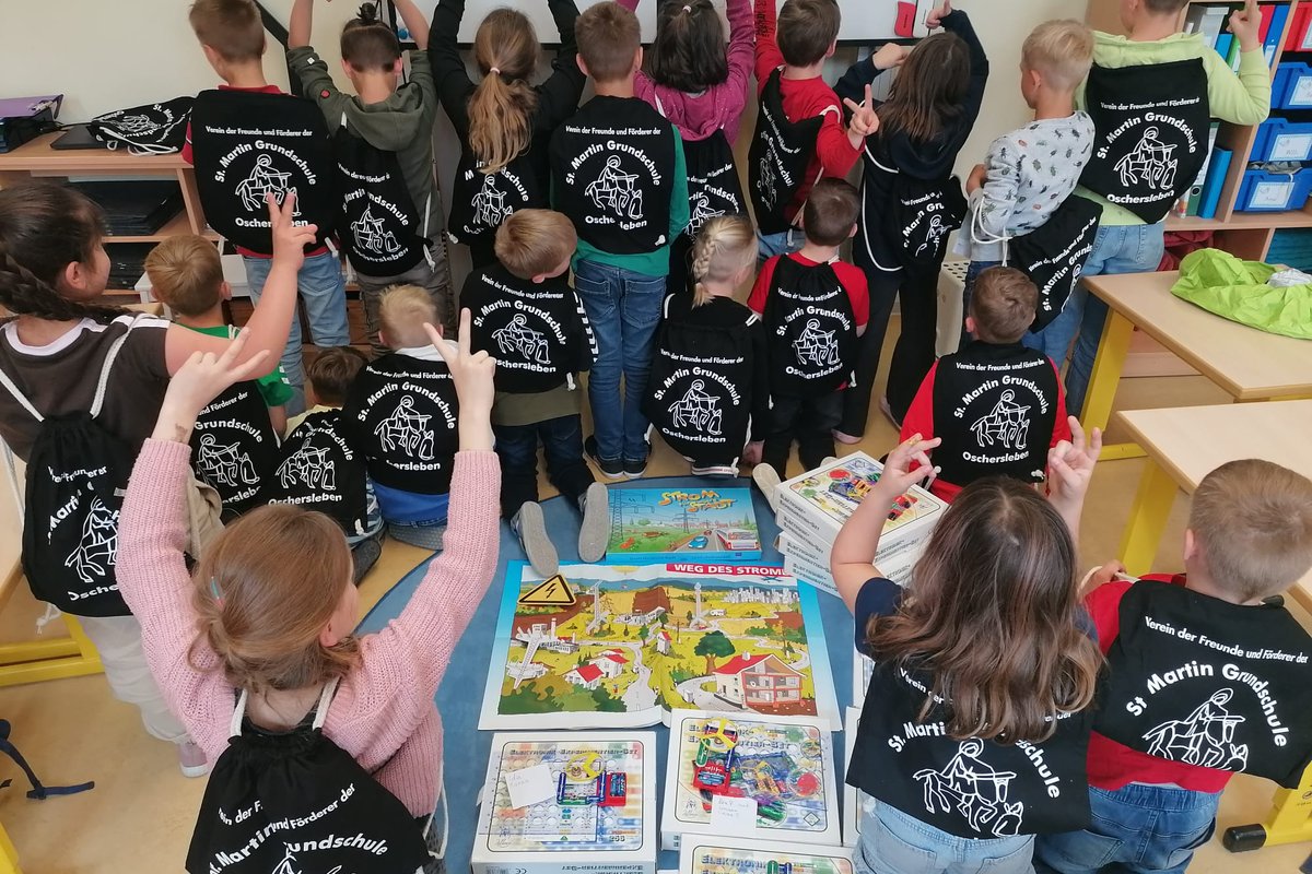 Titelbild für Beitrag: Forscher-Diplom und Entdeckerrucksäcke