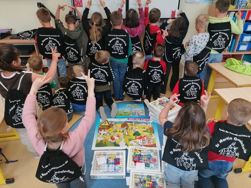 Titelbild für Beitrag: Forscher-Diplom und Entdeckerrucksäcke