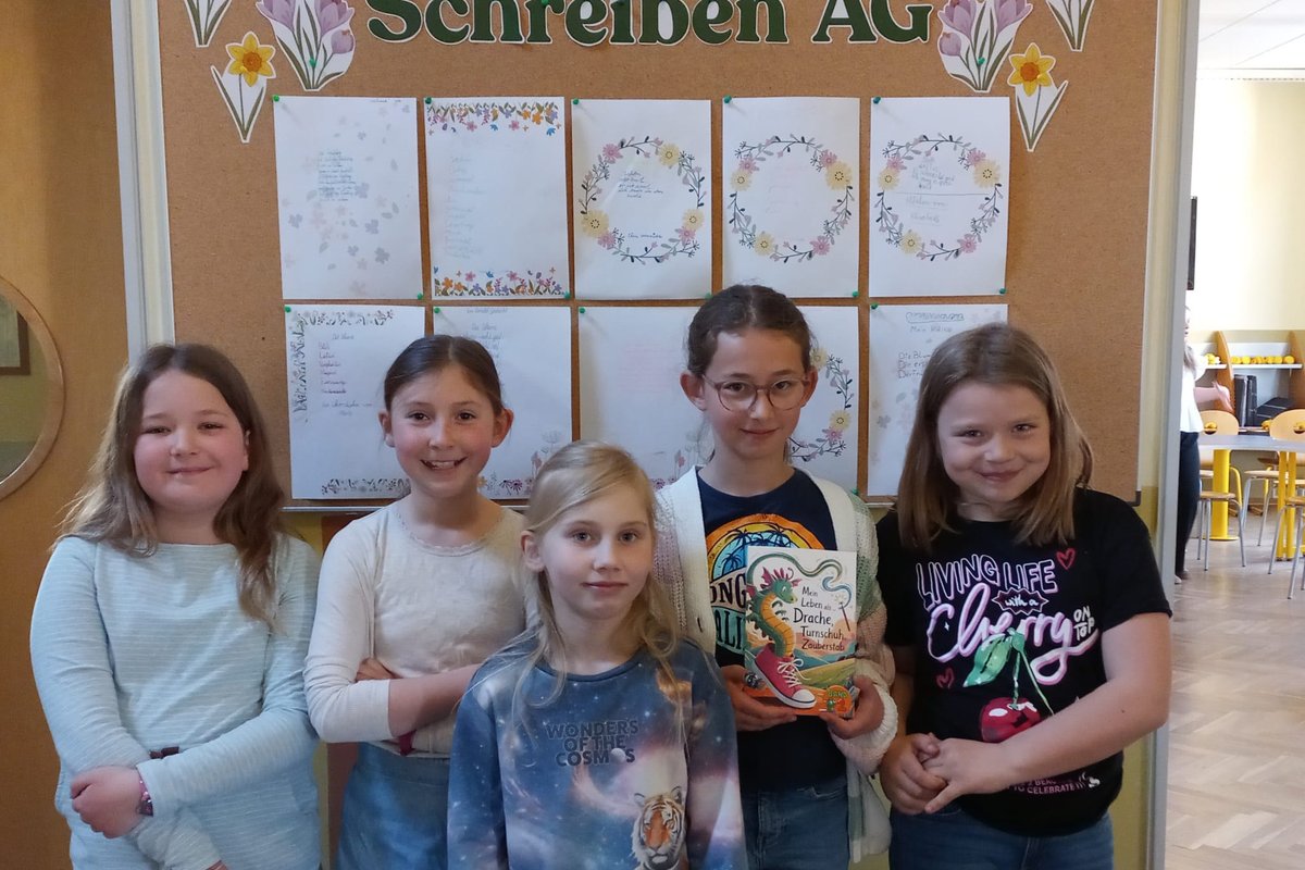 Titelbild für Beitrag: Von Drachen, Turnschuhen und magischen Stäben: Unsere AG-Kids sind jetzt Buchautoren!